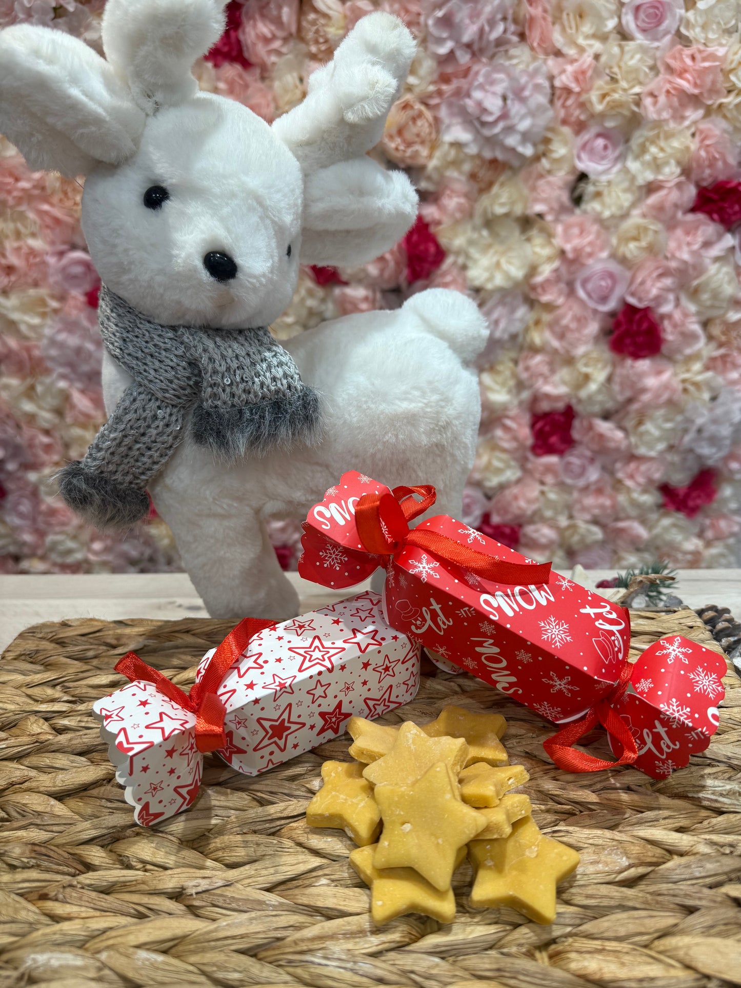 Christmas Crackers - Filled with 10 x Star Cookies